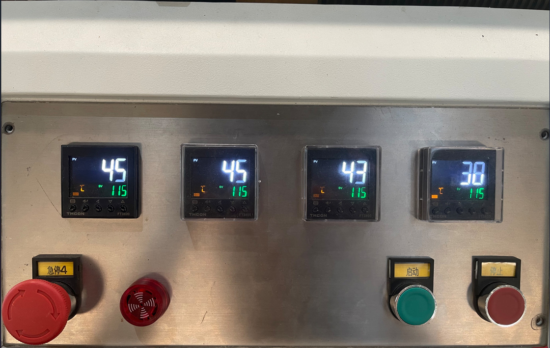 Automatische 3D-vergulding voor het stempelen van verpakkingspapier.