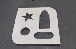 LY-RK03-1113 No-die Niet-metalen Flexibele Materiaal Snijmachine Met 50mm Snijdikte En Met ±0.05mm Nauwkeurigheid