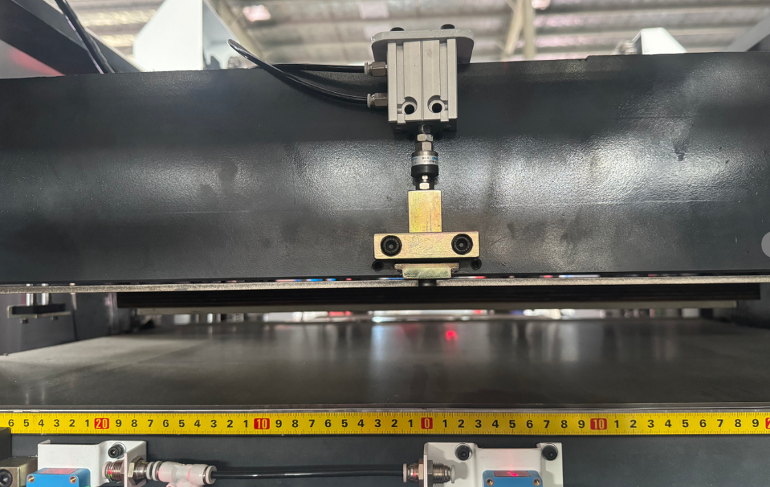 LY-DS650 Volautomatische Stansmachine (Alleen voor grijs karton zonder verbindingspunt) Intelligente Cirkelvormige Toevoer Hoge Precisie Hoge Efficiëntie