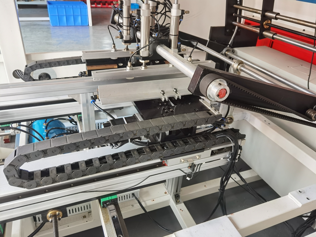 Automatische vouwmachine voor golfpapierdozen voor het maken van pakketdozen
