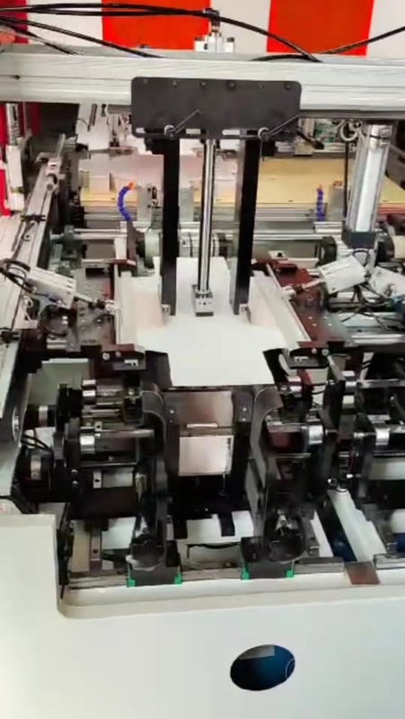 Automatische vouwmachine voor golfpapierdozen voor het maken van pakketdozen