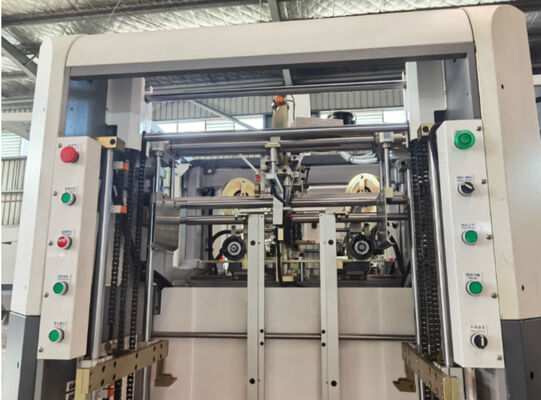 Volledig automatische hoekversterkingsmachine voor juwelen doos schoenendoos cosmetische doos